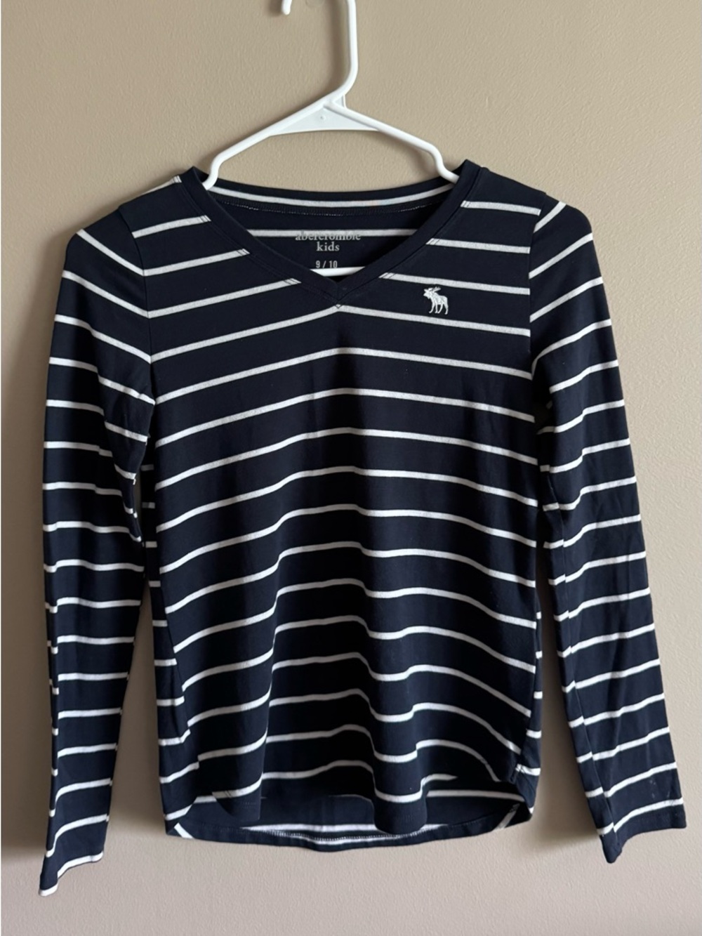abercrombie kids Navy & White Striped V-Neck Long Sleeve Tee, Size 9/10
